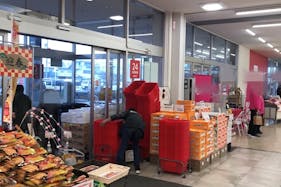 【西友 南長野店】店内入口横 プロモーション用途や物販、食物販のポップアップストアに最適なスーパー店内催事イベントスペース