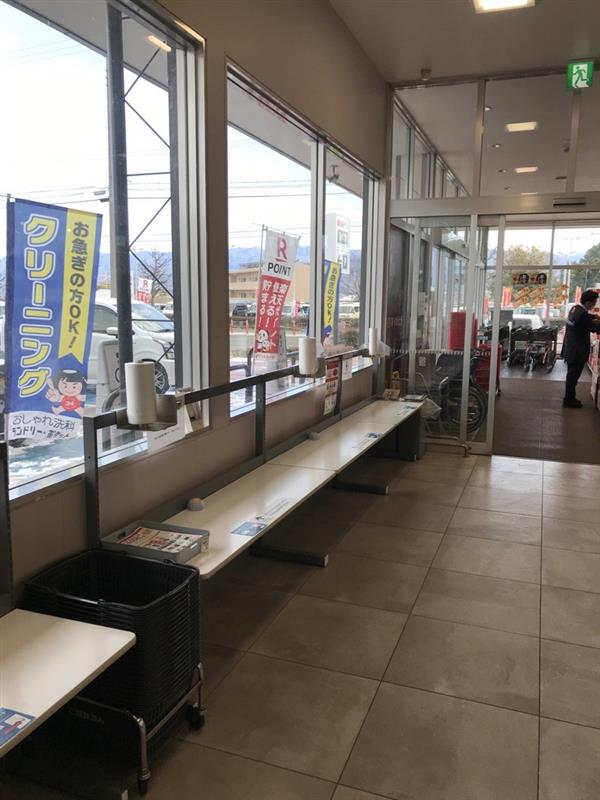 【西友　伊賀良店】サッカー台前　プロモーション用途や物販、食物販のポップアップストアに最適なスーパー店内催事イベントスペース