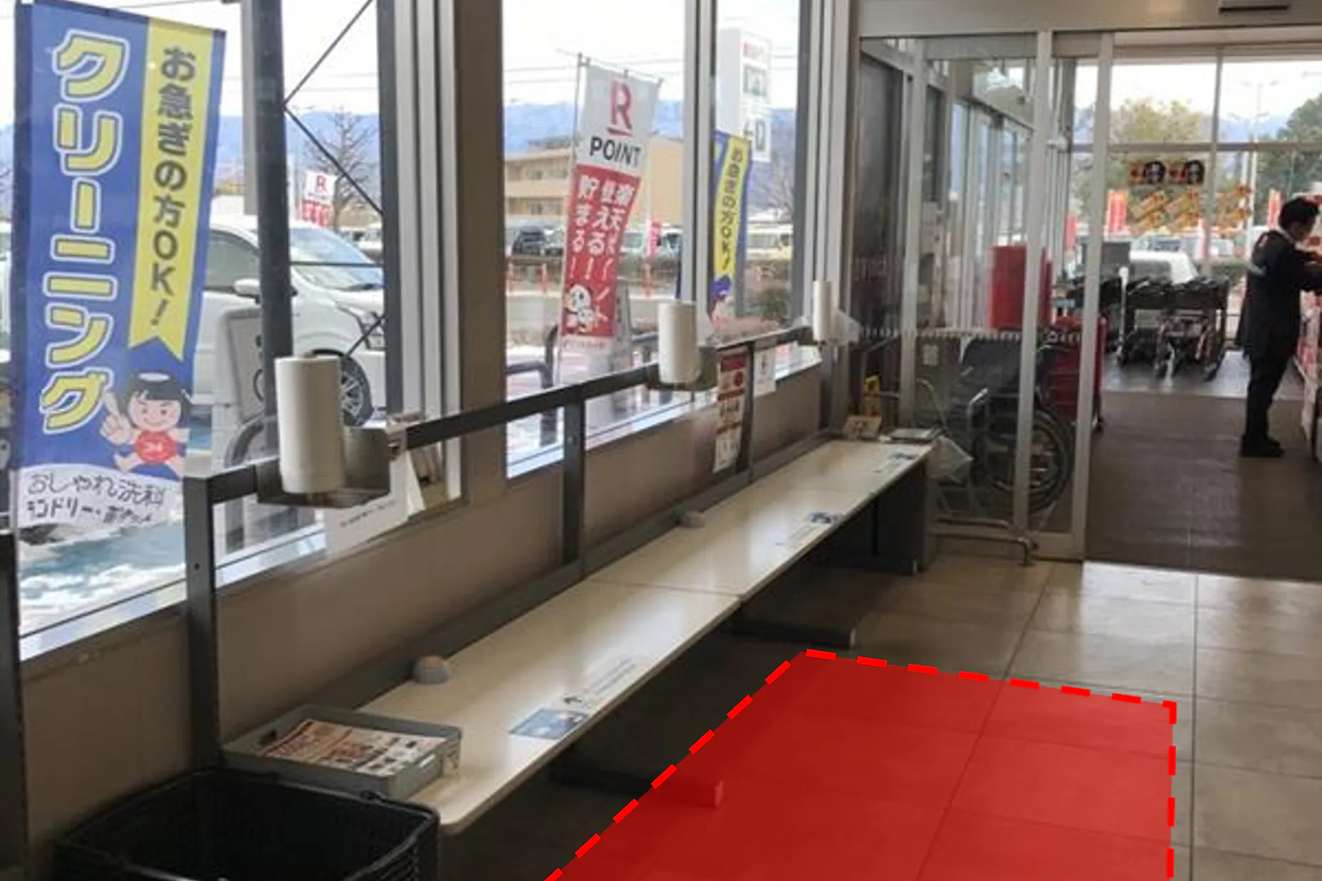 【西友 伊賀良店】サッカー台前 プロモーション用途や物販、食物販のポップアップストアに最適なスーパー店内催事イベントスペース