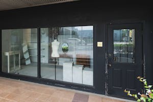 【横浜駅/神奈川駅エリア】各種ポップアップストアや展示販売会、企業プロモーションイベント等に最適なガラス張りで視認性良好な路面スペース