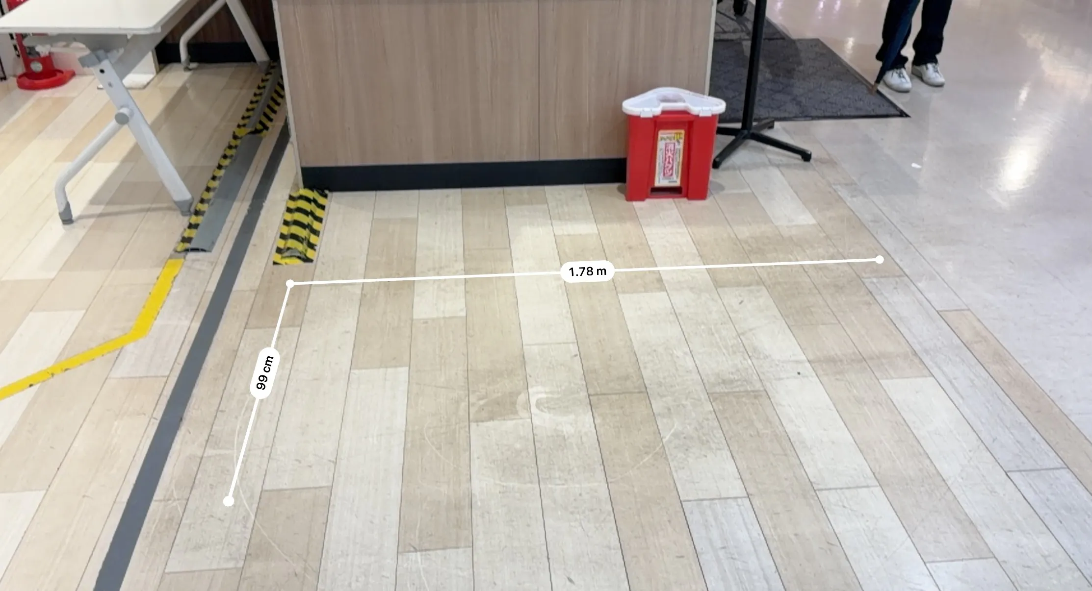 【イオン新さっぽろ店】地下エスカレーター前