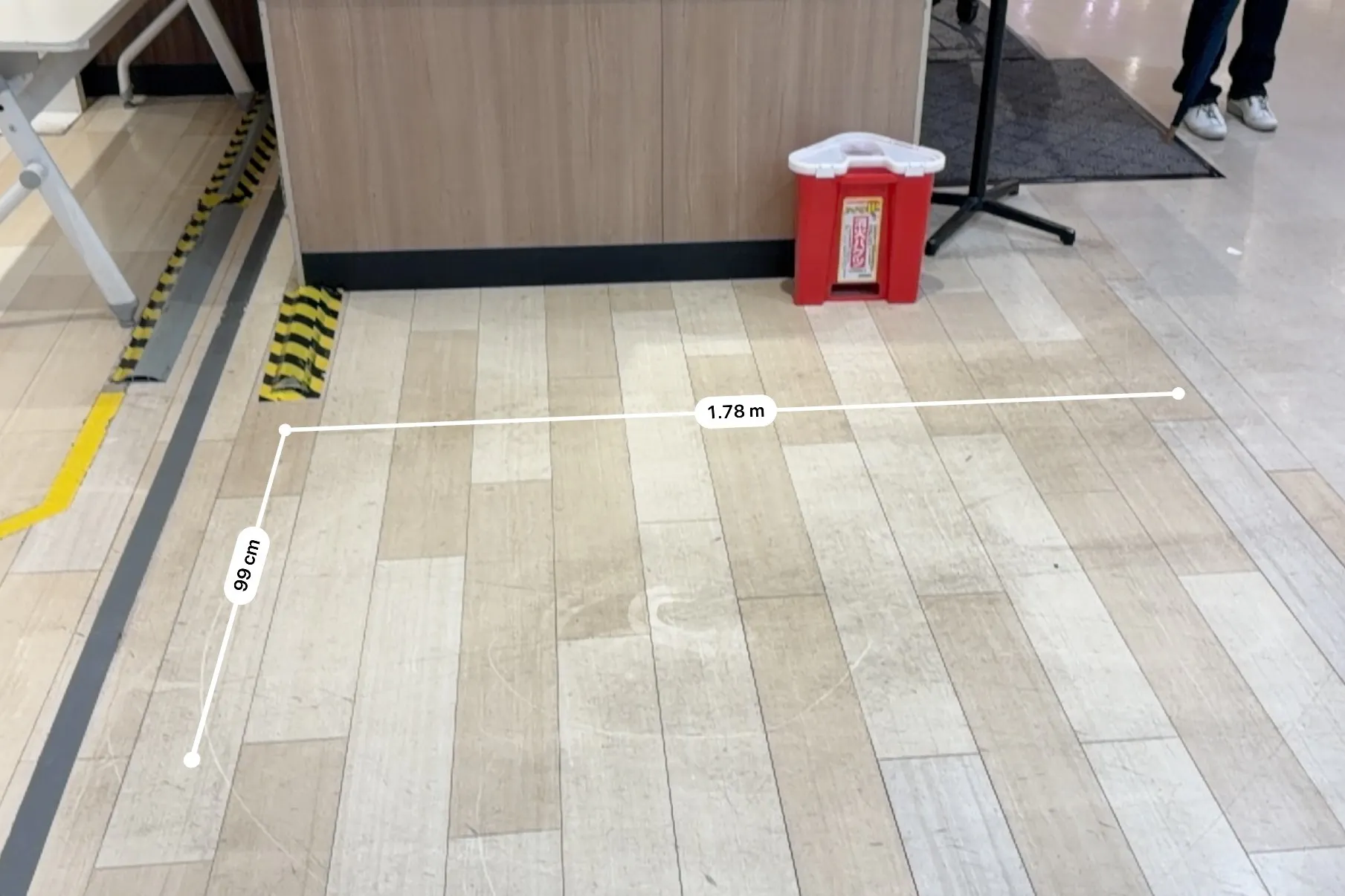 【イオン新さっぽろ店】地下エスカレーター前