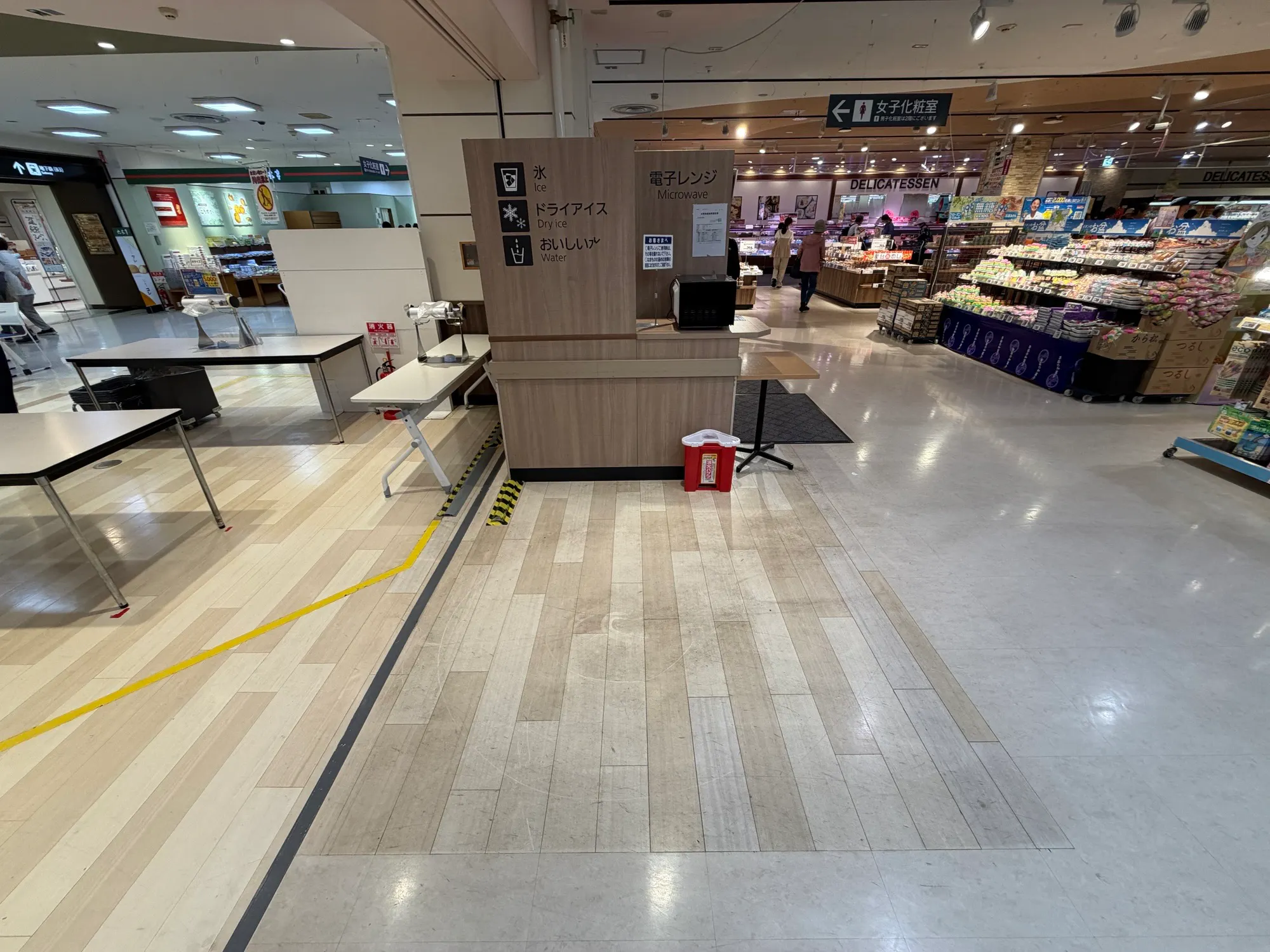 【イオン新さっぽろ店】地下エスカレーター前の画像