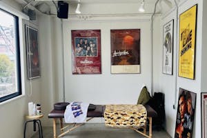 【桜川駅1分】展示会やアパレル系の受注販売会、各種ポップアップに最適!備え付け什器が豊富でアクセス環境抜群のギャラリースペース