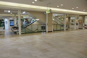 【イオンモール秋田】2F ドコモショップ・ソフトバンク前