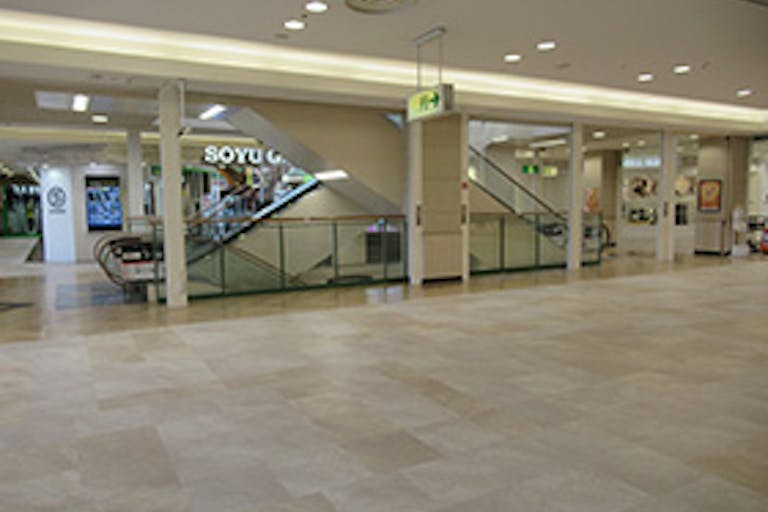 【イオンモール秋田】2F ドコモショップ・ソフトバンク前の画像2