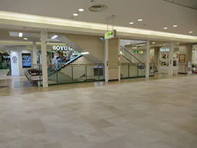 【イオンモール秋田】2F ドコモショップ・ソフトバンク前