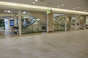 【イオンモール秋田】2F ドコモショップ・ソフトバンク前