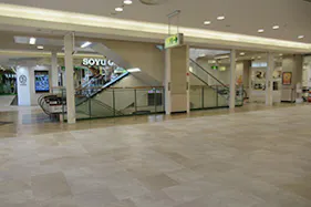 【イオンモール秋田】2F ドコモショップ・ソフトバンク前