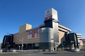 【フルルガーデン八千代】飲食・食物販に最適な地域密着型ショッピングモール内フードコートにあるイベントスペース