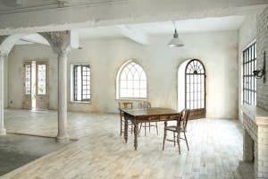 【銀座駅3分】展示会や受注販売会に最適な白を基調としたアンティーク家具が特徴的なレンタルスペース