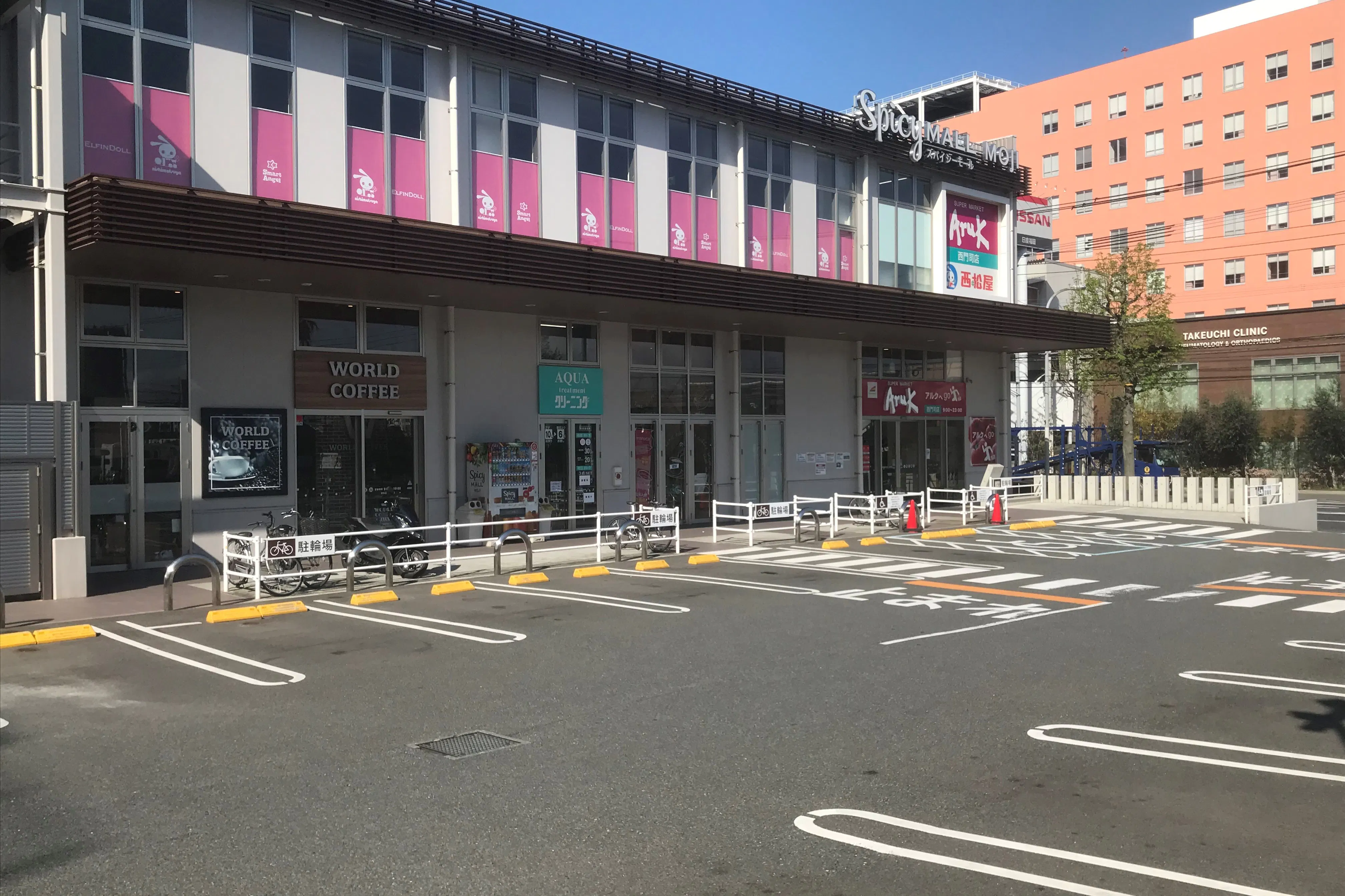 【アルク西門司店】プロモーションイベントに最適なスーパーの風除室スペース