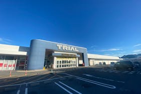 【メガセンタートライアル浜田店】食品販売や販促プロモーションに適したレジ付近スペース