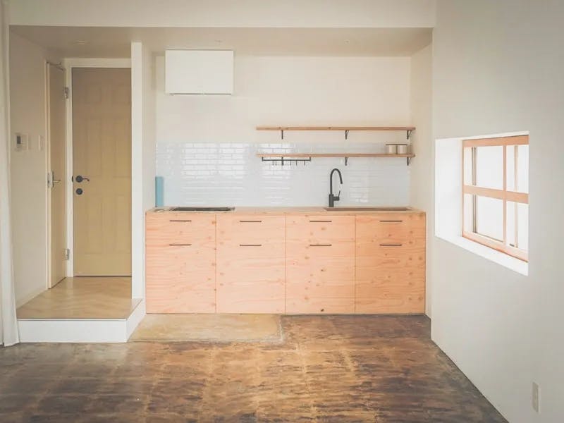 【中津駅9分】展示会や撮影に最適な自然光豊かな白とピンクを基調としたレンタルスペース