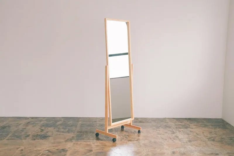 【中津駅9分】展示会や撮影に最適な自然光豊かな白とピンクを基調としたレンタルスペース