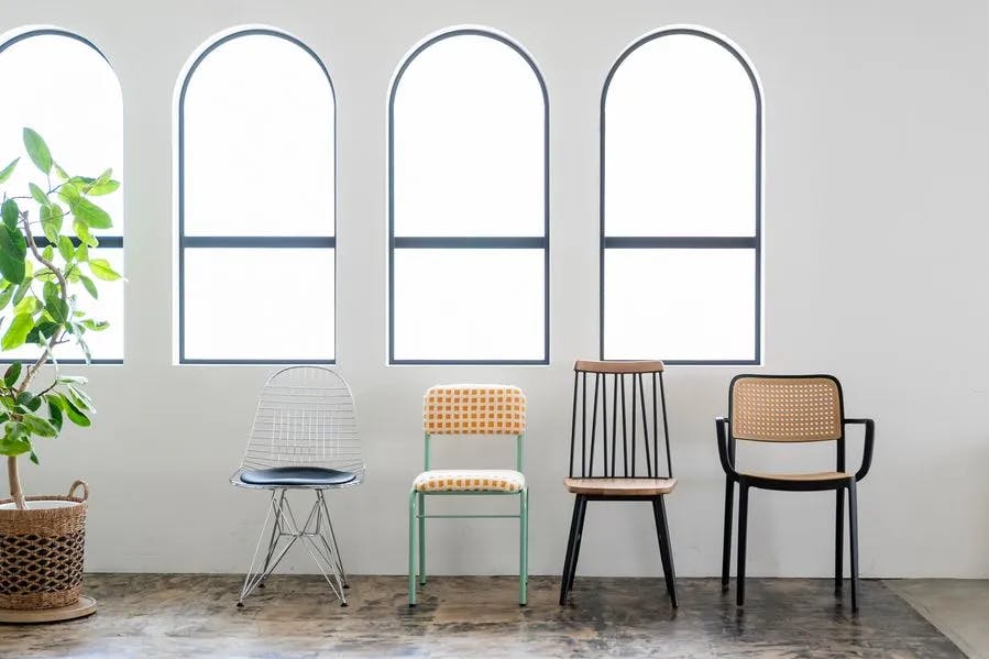 【中津駅9分】展示会や撮影に最適な自然光豊かな白とピンクを基調としたレンタルスペース