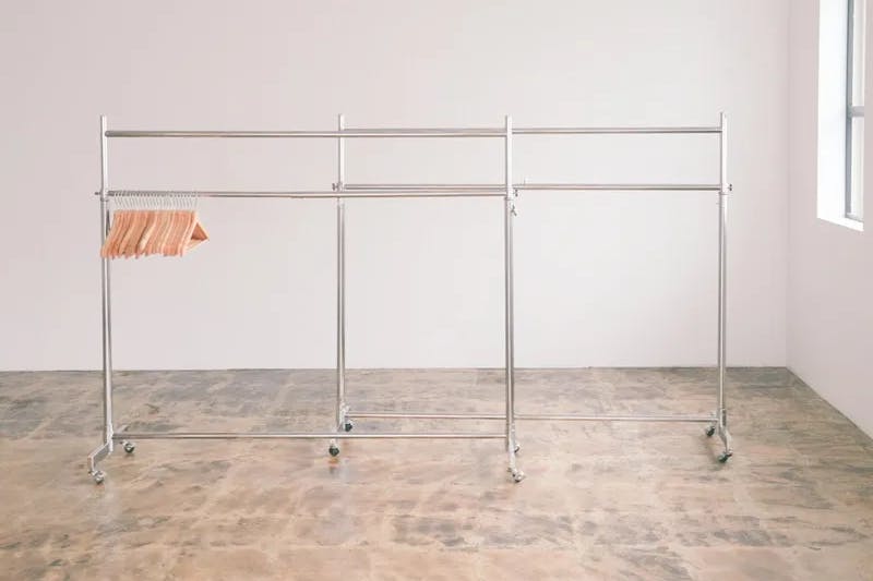 【中津駅9分】展示会や撮影に最適な自然光豊かな白とピンクを基調としたレンタルスペース