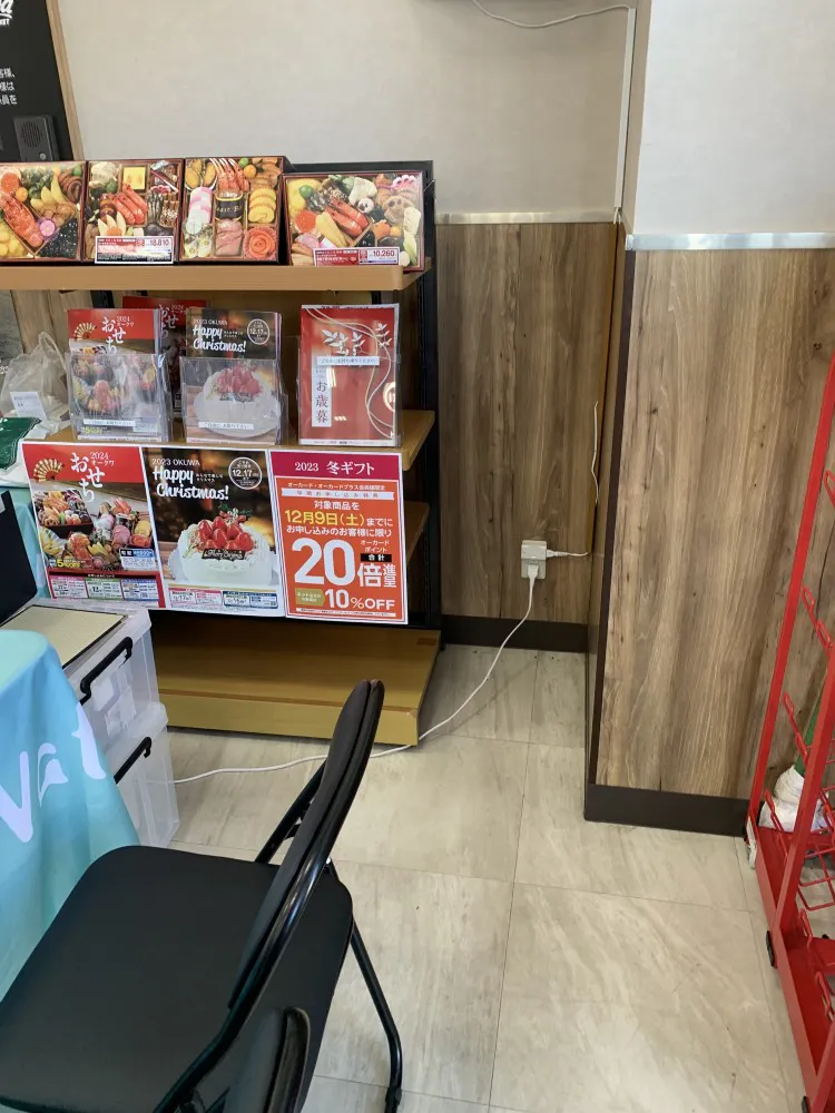 【オークワ和泉中央】プロモーションに最適な風除室スペース