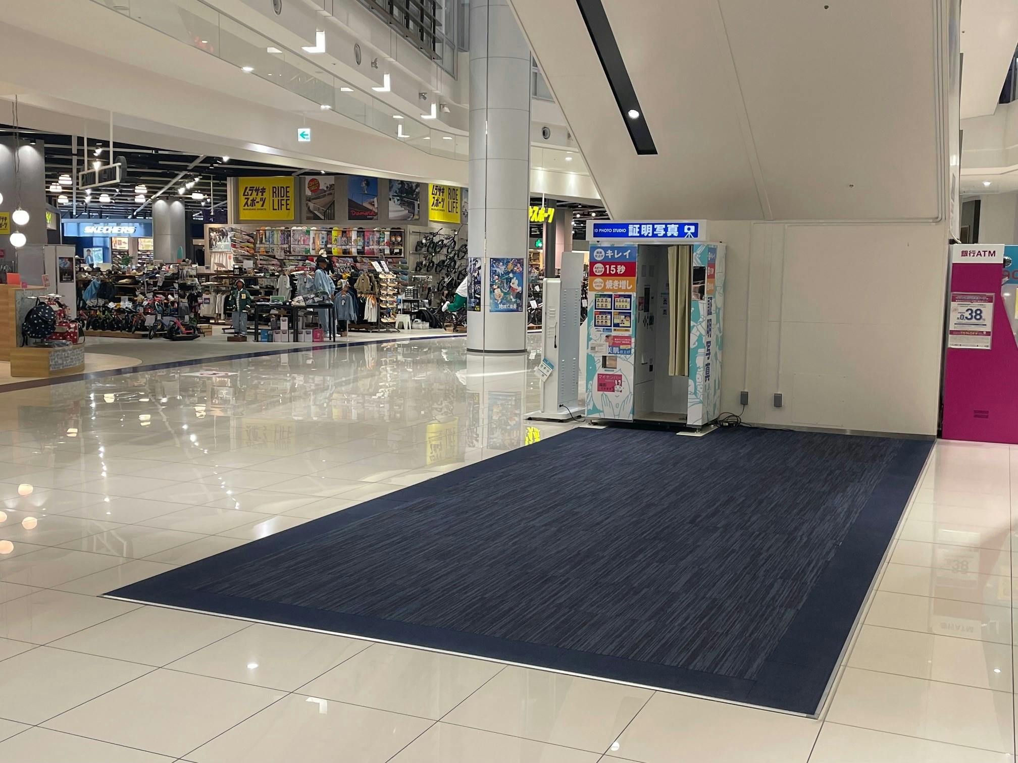 【イオンモール常滑】ハーバーサイドエスカレーター下の画像