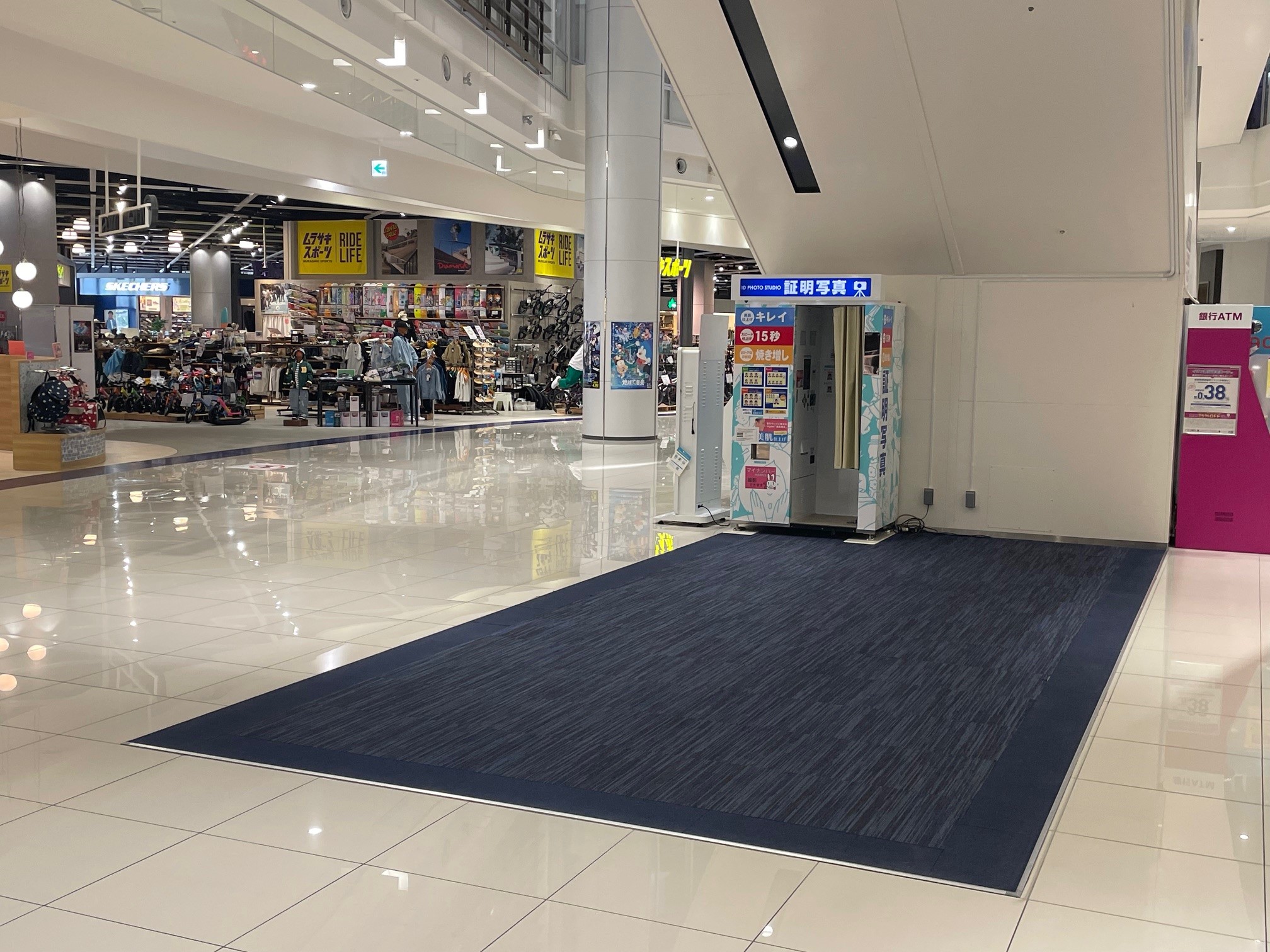 【イオンモール常滑】ハーバーサイドエスカレーター下