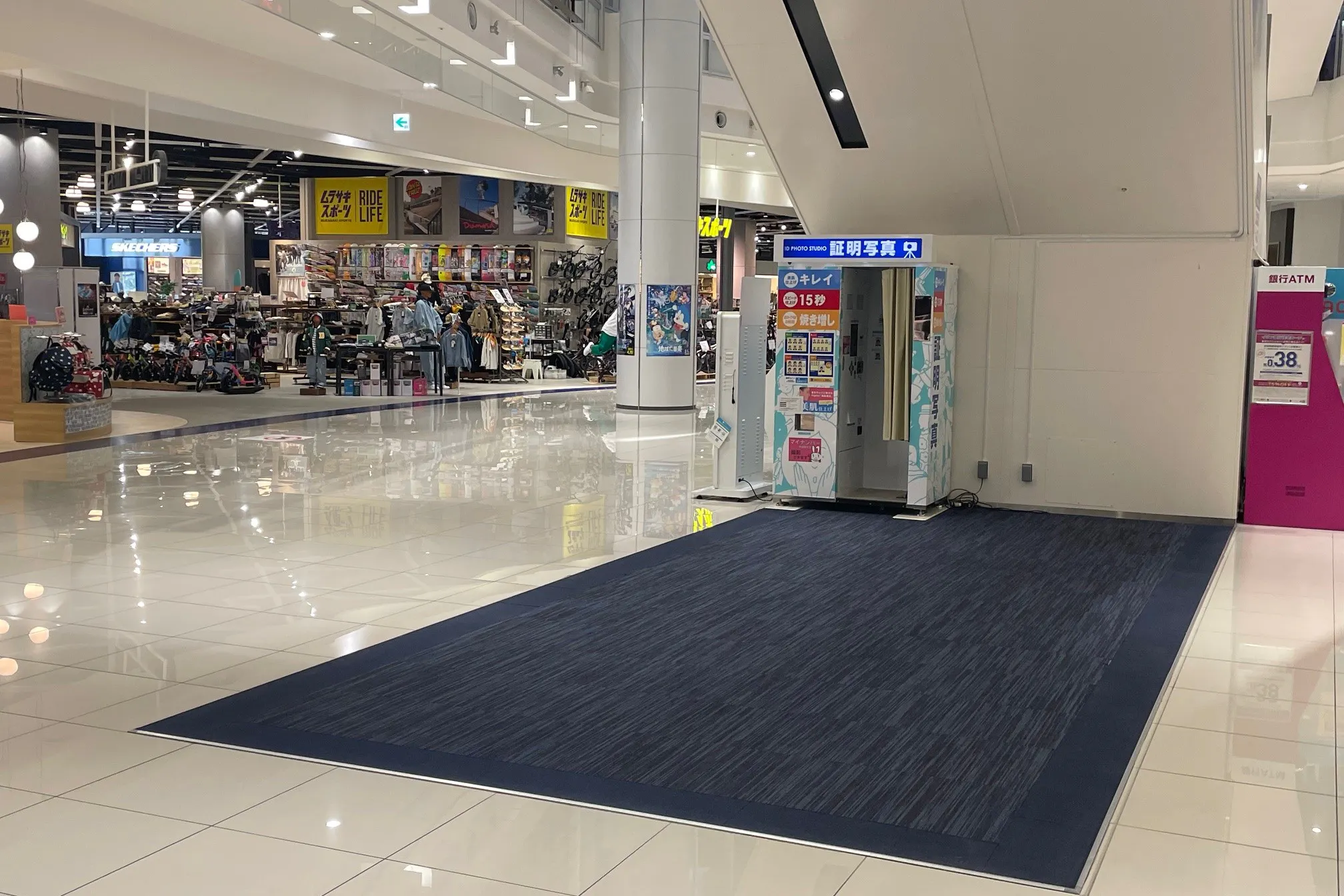 【イオンモール常滑】ハーバーサイドエスカレーター下