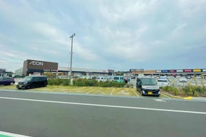 【イオンタウン毛呂山】キッチンカーでの出店に最適な駐車場とスーパー間にあるイベントスペース