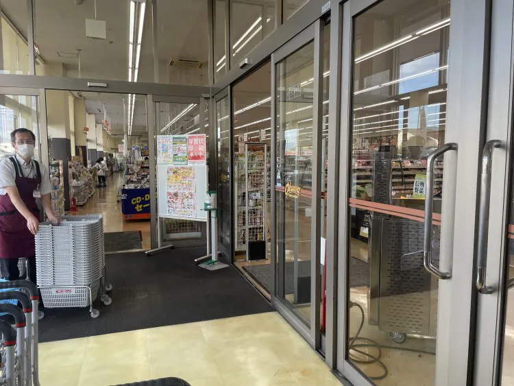 【オークワ奈良古市】プロモーションに最適な北側風除室スペース