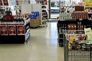 【いなげや川越新河岸店】各種プロモーションイベントに最適なスーパーマーケットの店内サービスカウンター横スペース