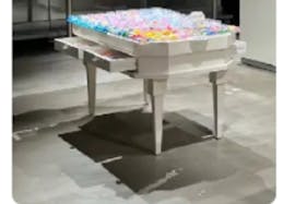 【渋谷モディ】4階カレンダリウムD02【物販】上りエスカレーターすぐ、什器や専用モニター完備