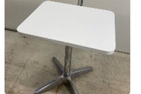 【渋谷モディ】4階カレンダリウムD02【物販】上りエスカレーターすぐ、什器や専用モニター完備