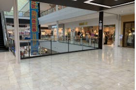 【イオンモール川口前川】ハニーズ前ブリッジ