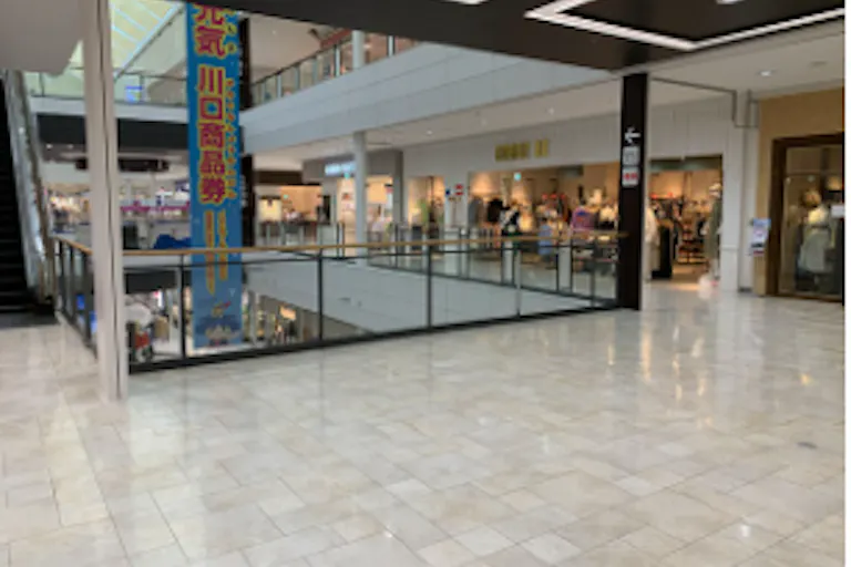 【イオンモール川口前川】ハニーズ前ブリッジの画像1