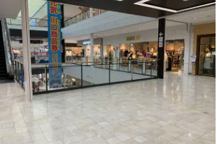 【イオンモール川口前川】ハニーズ前ブリッジ