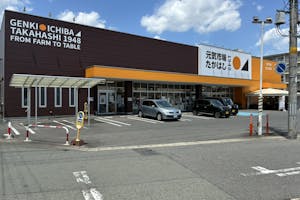 【元気市場上町店】キッチンカーや物販に最適な地元密着型スーパーの入口近くの軒下スペース