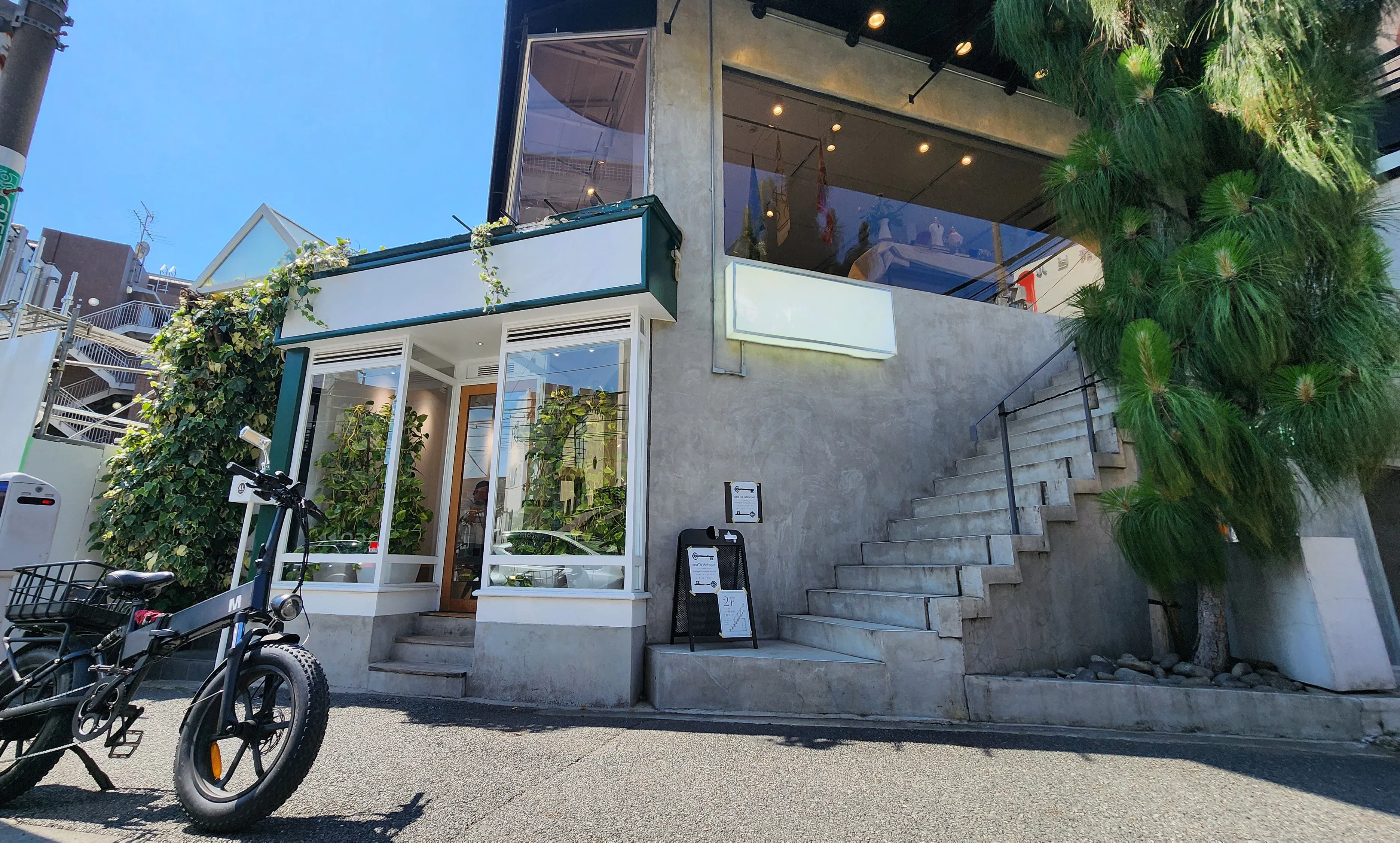 【明治神宮前駅8分】展示会や撮影に適した白を基調とするレンタルスペース☆１階
