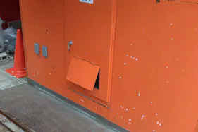 【ミスターマックス 湘南藤沢店】センターコートエスカレーター横 販促プロモーションや物販用途に最適な総合ディスカウントストアの催事イベントスペース