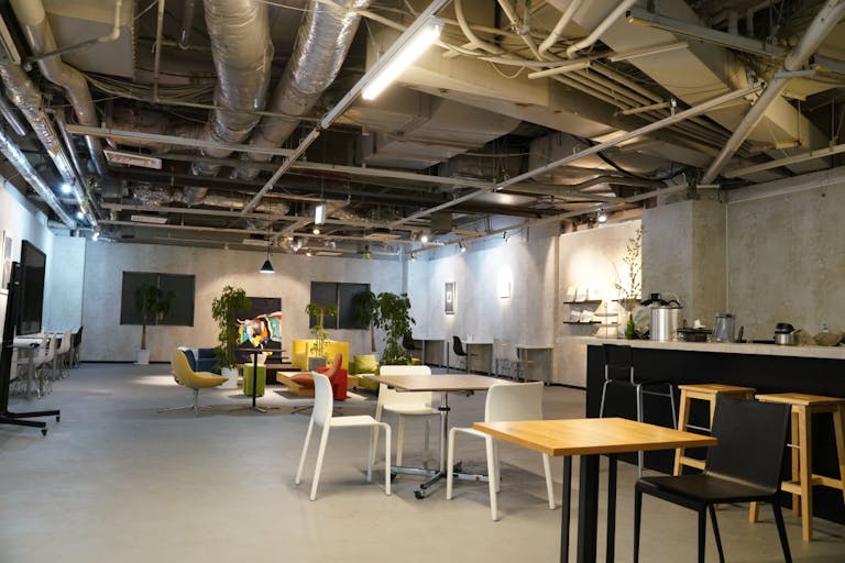 広々とした空間で快適に作業を行うことができます。