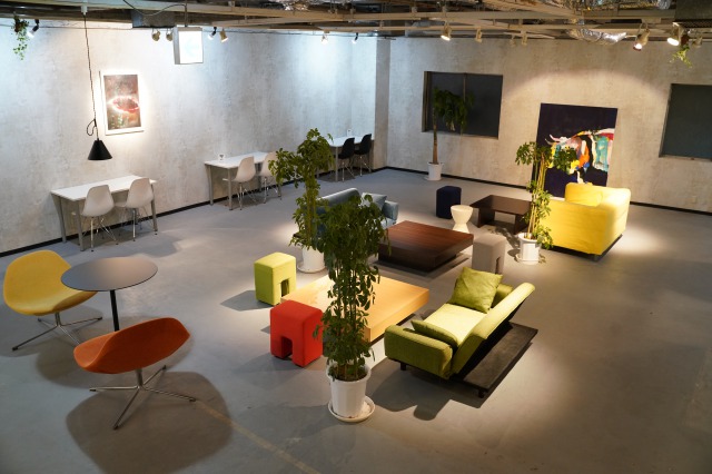 広々とした空間で快適に作業を行うことができます。