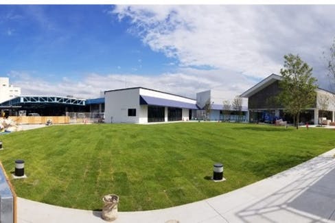 【BRANCH横浜南部市場】 販促イベントに利用可能な海辺広場にある屋外スペース