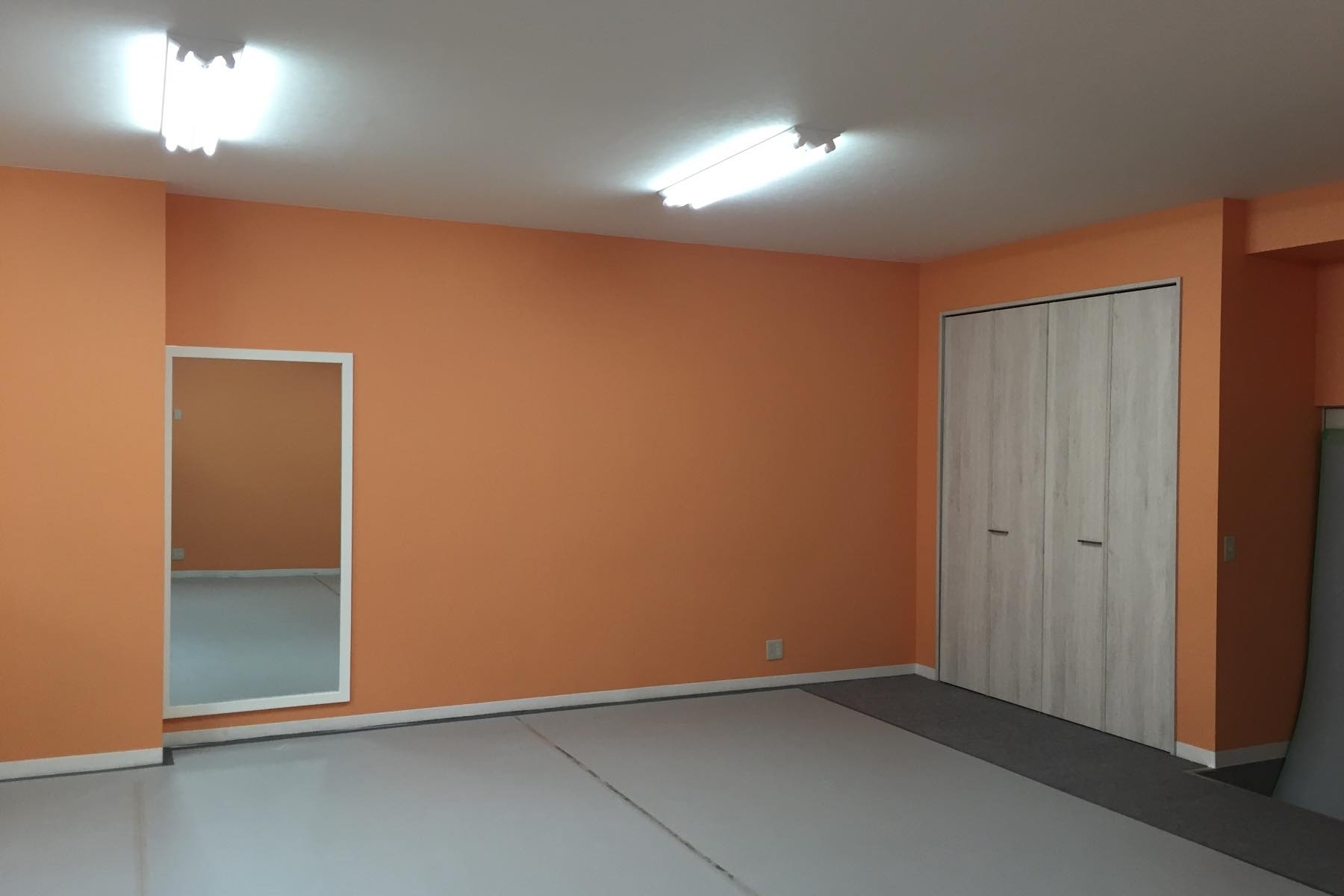 【東新宿駅3分】展示会やポップアップに適したオレンジ色が目印の路面スタジオの画像8