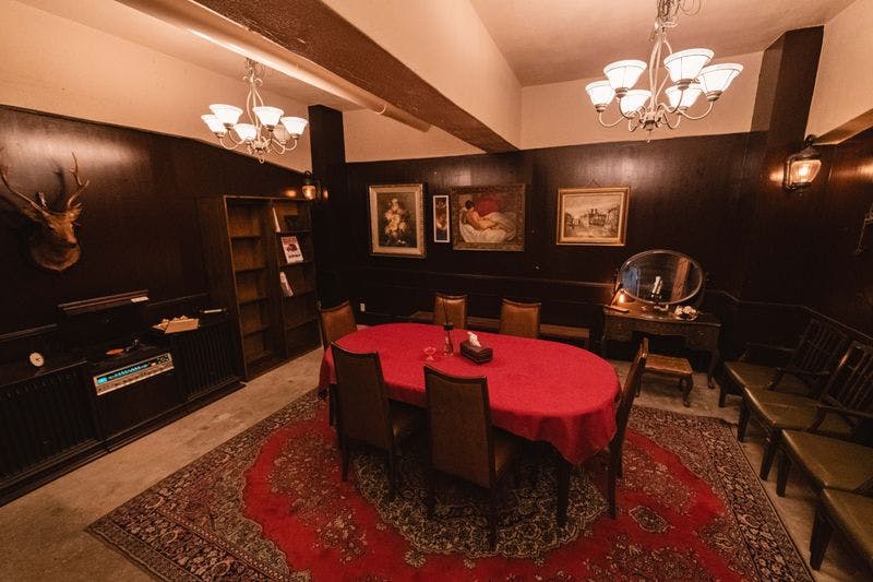 オシャレなバーラウンジ