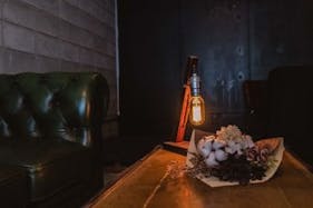 【日本橋駅6分】撮影や展示会に最適!アンティークな雰囲気と隠し扉で秘密基地感が漂うバーカウンター付きイベントスペース