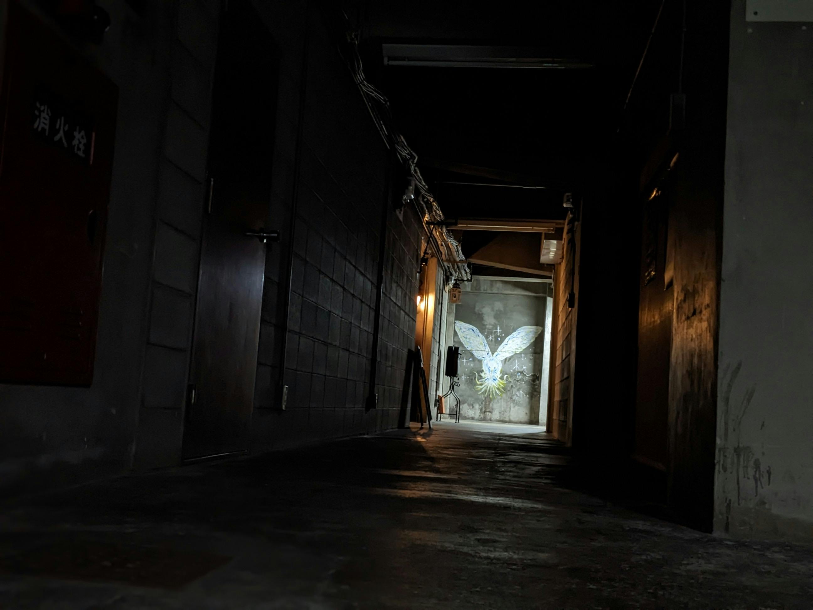 地下通路も雰囲気抜群です