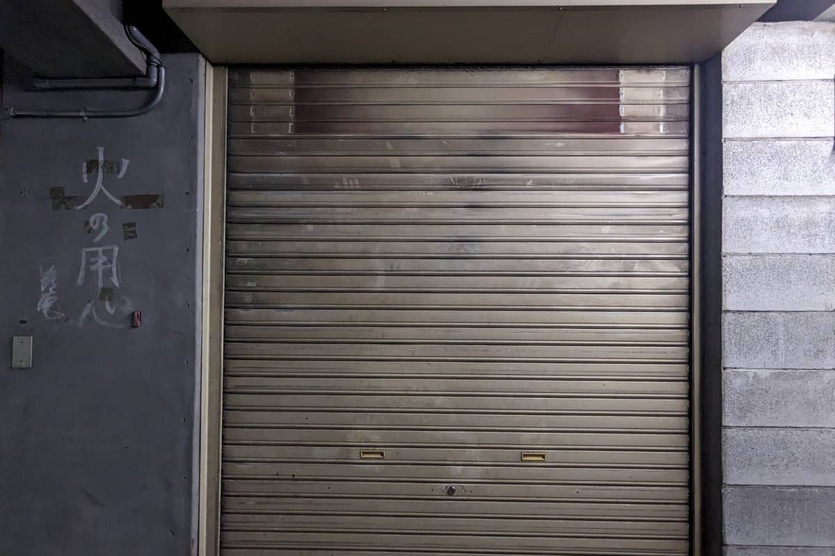 【日本橋駅6分】撮影や展示会に最適！アンティークな雰囲気と隠し扉で秘密基地感が漂うバーカウンター付きイベントスペース