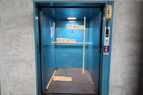 【日本橋駅6分】撮影や展示会に最適!アンティークな雰囲気と隠し扉で秘密基地感が漂うバーカウンター付きイベントスペース