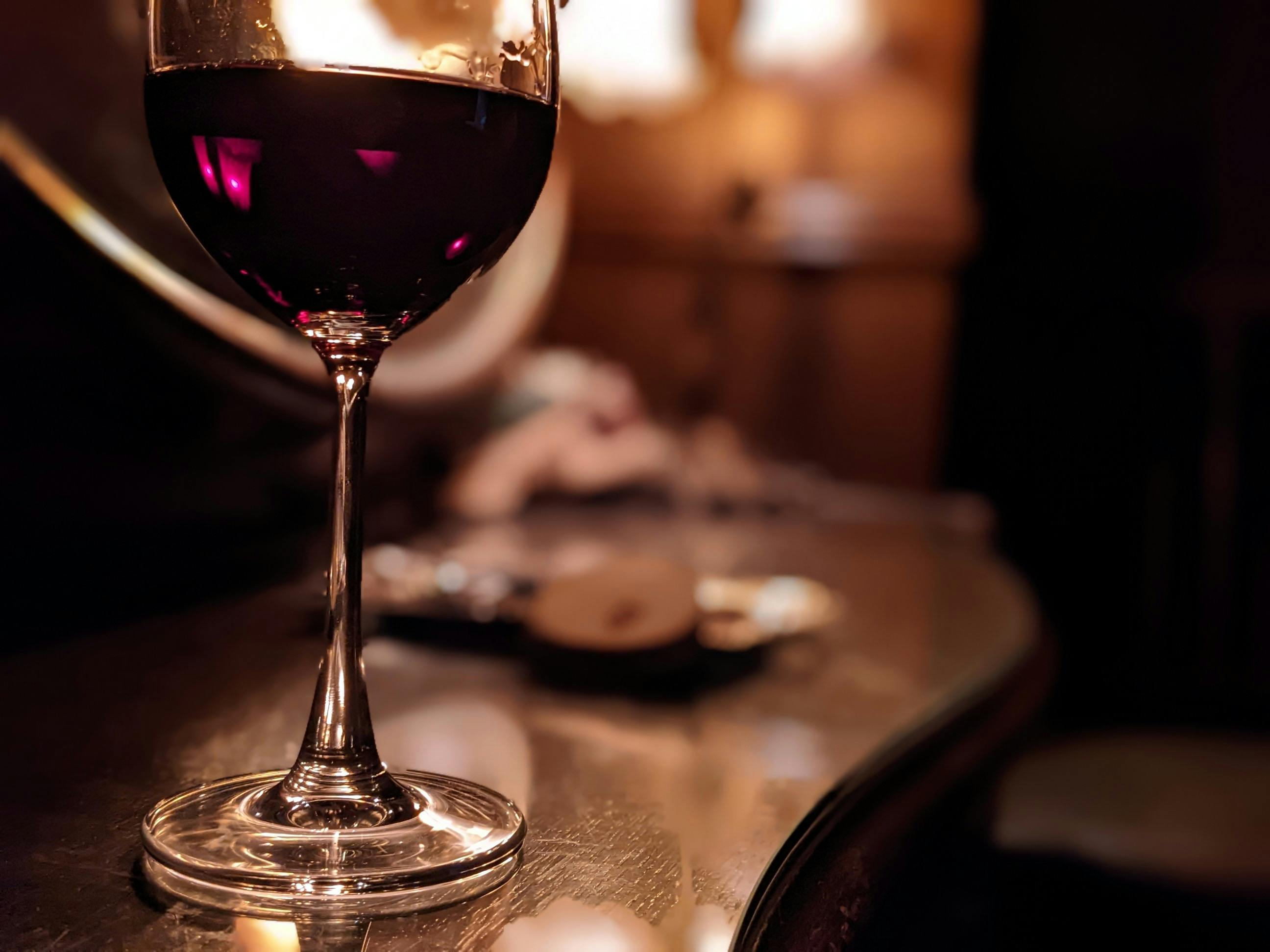 【日本橋駅6分】撮影や展示会に最適！アンティークな雰囲気と隠し扉で秘密基地感が漂うバーカウンター付きイベントスペース