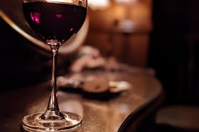 【日本橋駅6分】撮影や展示会に最適!アンティークな雰囲気と隠し扉で秘密基地感が漂うバーカウンター付きイベントスペース