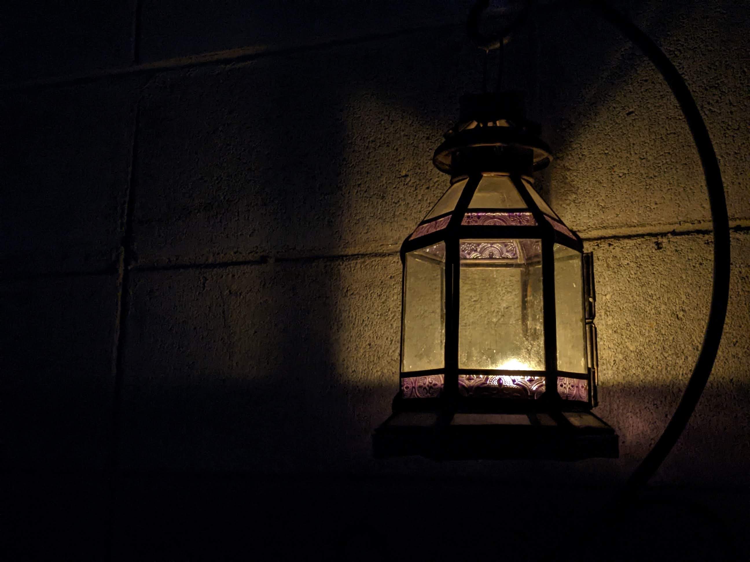 ろうそくで一気に雰囲気を上げるレトロなランタン