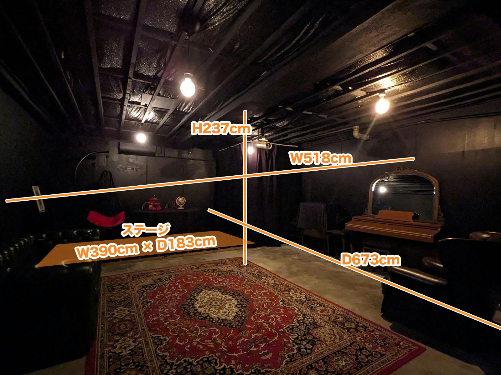 【日本橋駅6分】撮影や展示会に最適！アンティークな雰囲気と隠し扉で秘密基地感が漂うバーカウンター付きイベントスペース