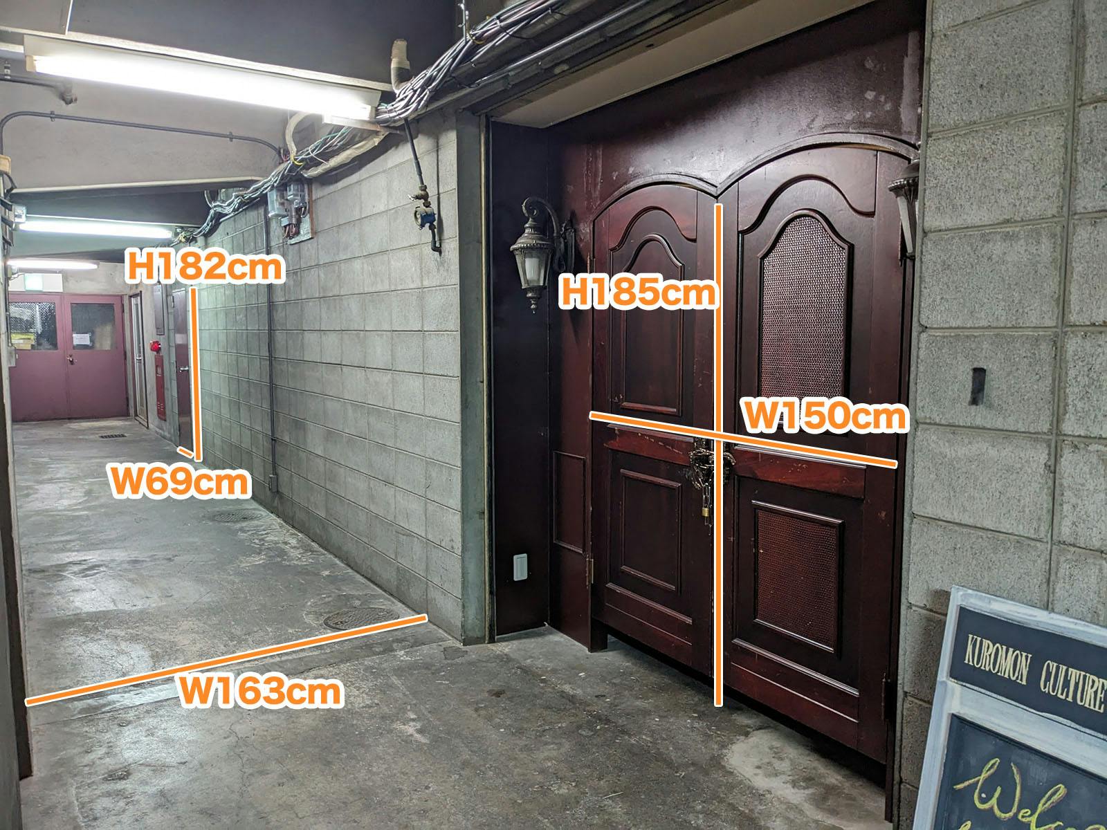 【日本橋駅6分】撮影や展示会に最適！アンティークな雰囲気と隠し扉で秘密基地感が漂うバーカウンター付きイベントスペース